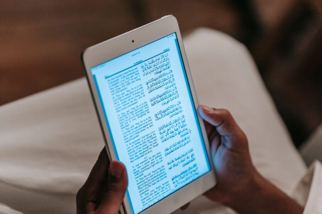 Reader choosing a web novel by evaluating whether the series is likely to reach its ending.